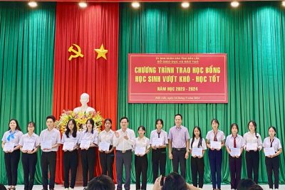 NHẬN HỌC BỔNG “HỌC SINH VƯỢT KHÓ – HỌC TỐT NĂM HỌC 2023 – 2024