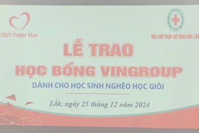 LỄ TRAO HỌC BỔNG VINGROUP CHO HỌC SINH NGHÈO HỌC GIỎI TẠI HUYỆN LẮK