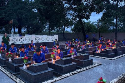 THPT LẮK THẮP NẾN TRI ÂN – GÌN GIỮ NGỌN LỬA BIẾT ƠN TRONG TRÁI TIM TUỔI TRẺ