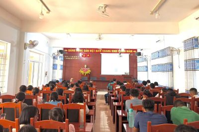 TRƯỜNG THPT LẮK THAM GIA HỘI NGHỊ BỒI DƯỠNG, TẬP HUẤN LÝ LUẬN CHÍNH TRỊ HÈ NĂM 2026 