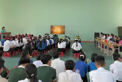 SÔI NỔI NGOẠI KHÓA HÓA HỌC VỚI HÌNH THỨC “RUNG CHUÔNG VÀNG