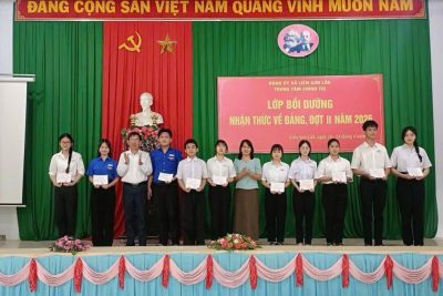 BẾ GIẢNG LỚP BỒI DƯỠNG NHẬN THỨC VỀ ĐẢNG ĐỢT II NĂM 2026 